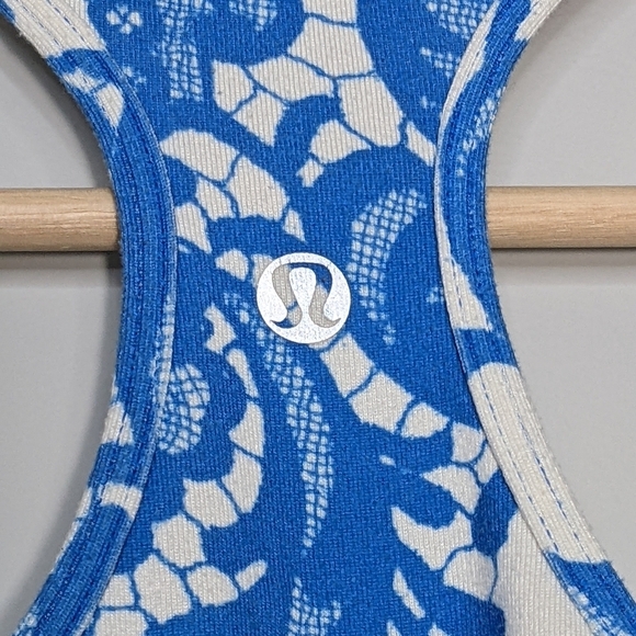 Lululemon Free To Be Tank Top Laceoflage Polar Cream Beaming Blue Paisley Size 2 - Picture 6 of 9